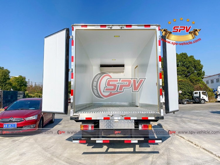 Refrigerator Truck ISUZU - B Refrigerator Truck ISUZU - B